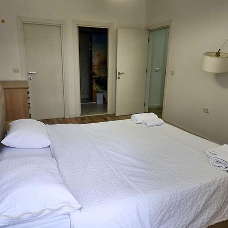 2E Apartment Myslym Shyri 티라나 외부 사진