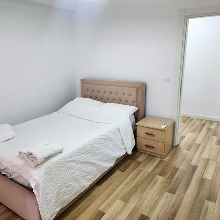 2E Apartment Myslym Shyri 티라나 외부 사진