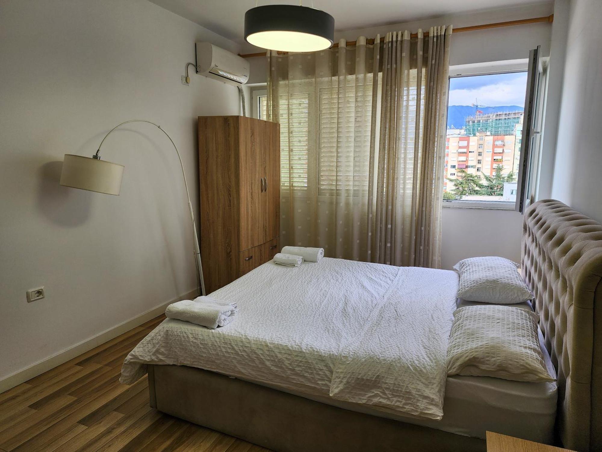 2E Apartment Myslym Shyri 티라나 외부 사진