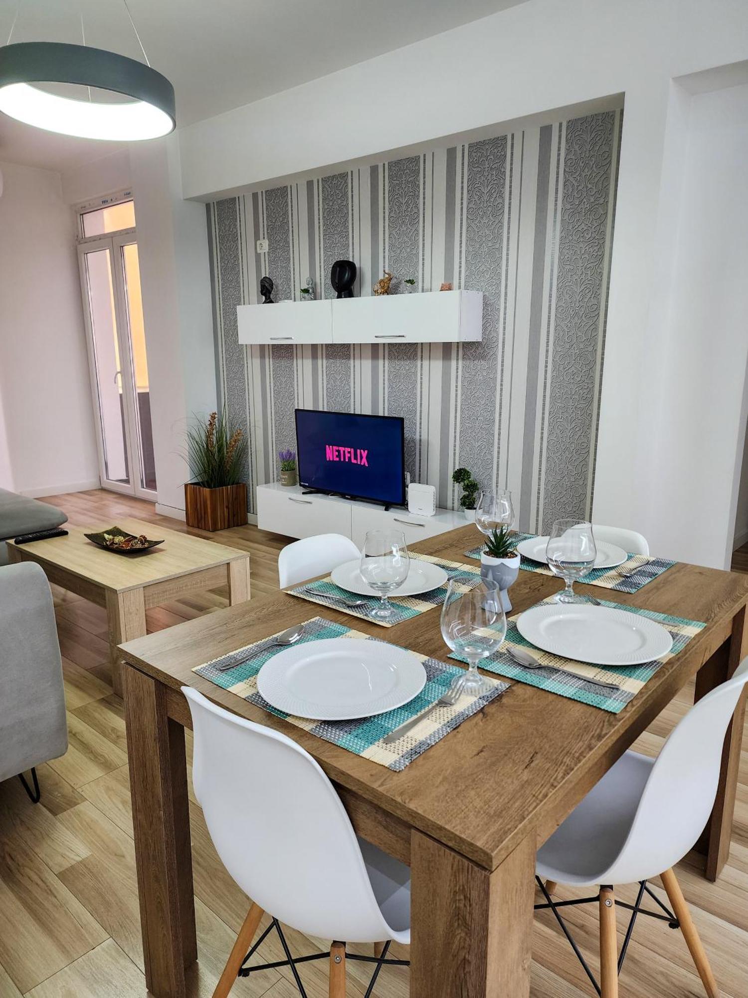 2E Apartment Myslym Shyri 티라나 외부 사진