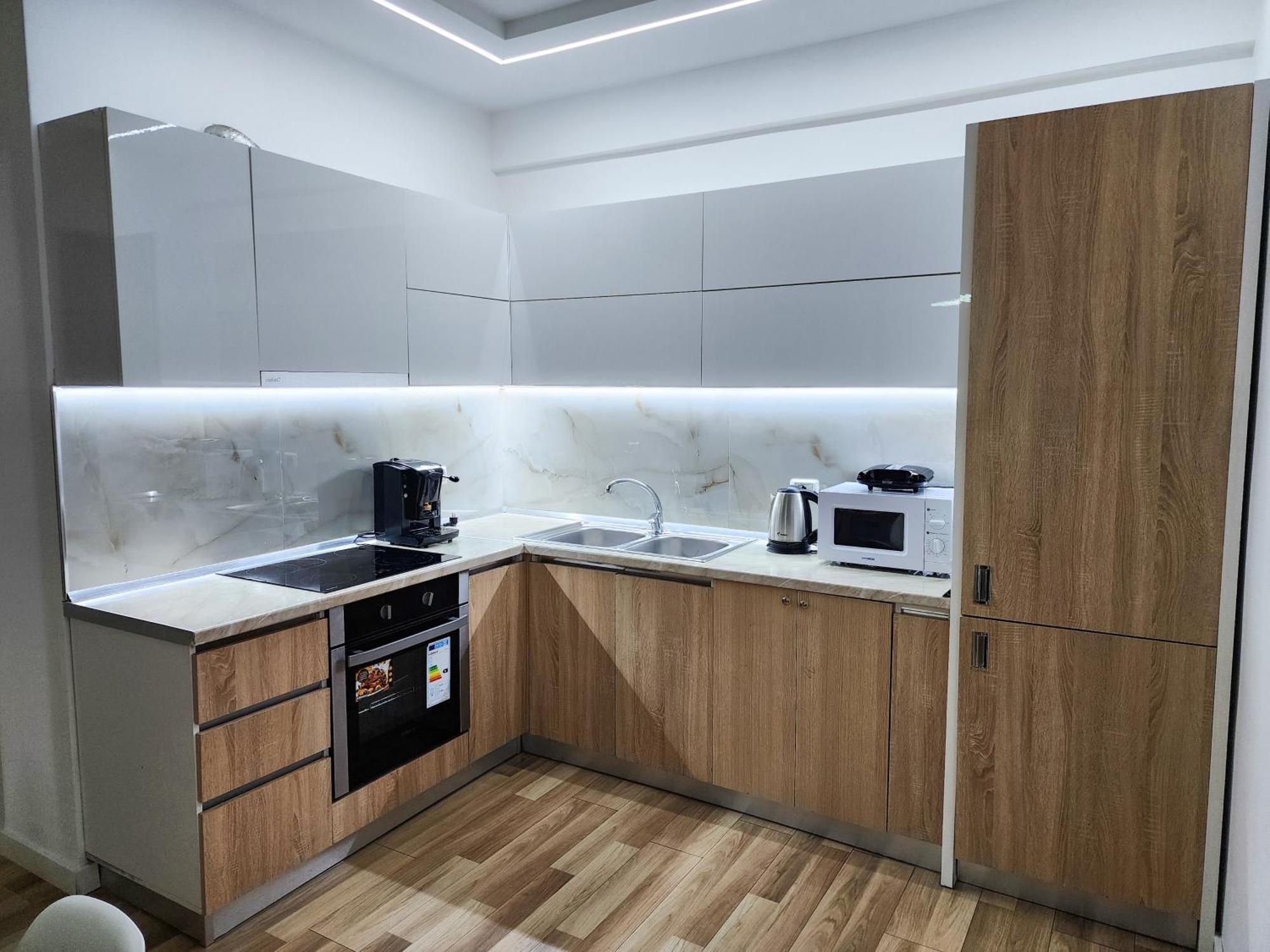 2E Apartment Myslym Shyri 티라나 외부 사진