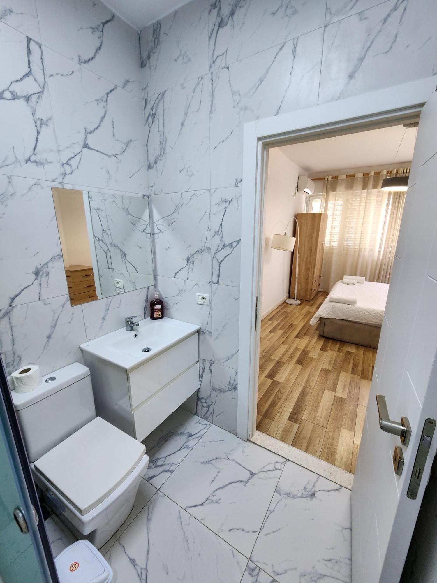 2E Apartment Myslym Shyri 티라나 외부 사진